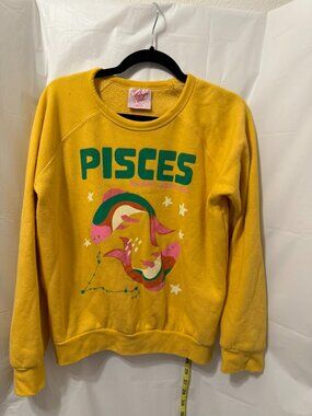 Midnight Rider Yellow Pisces Zodiac Sign Graphic Crewneck Sweatshirt M